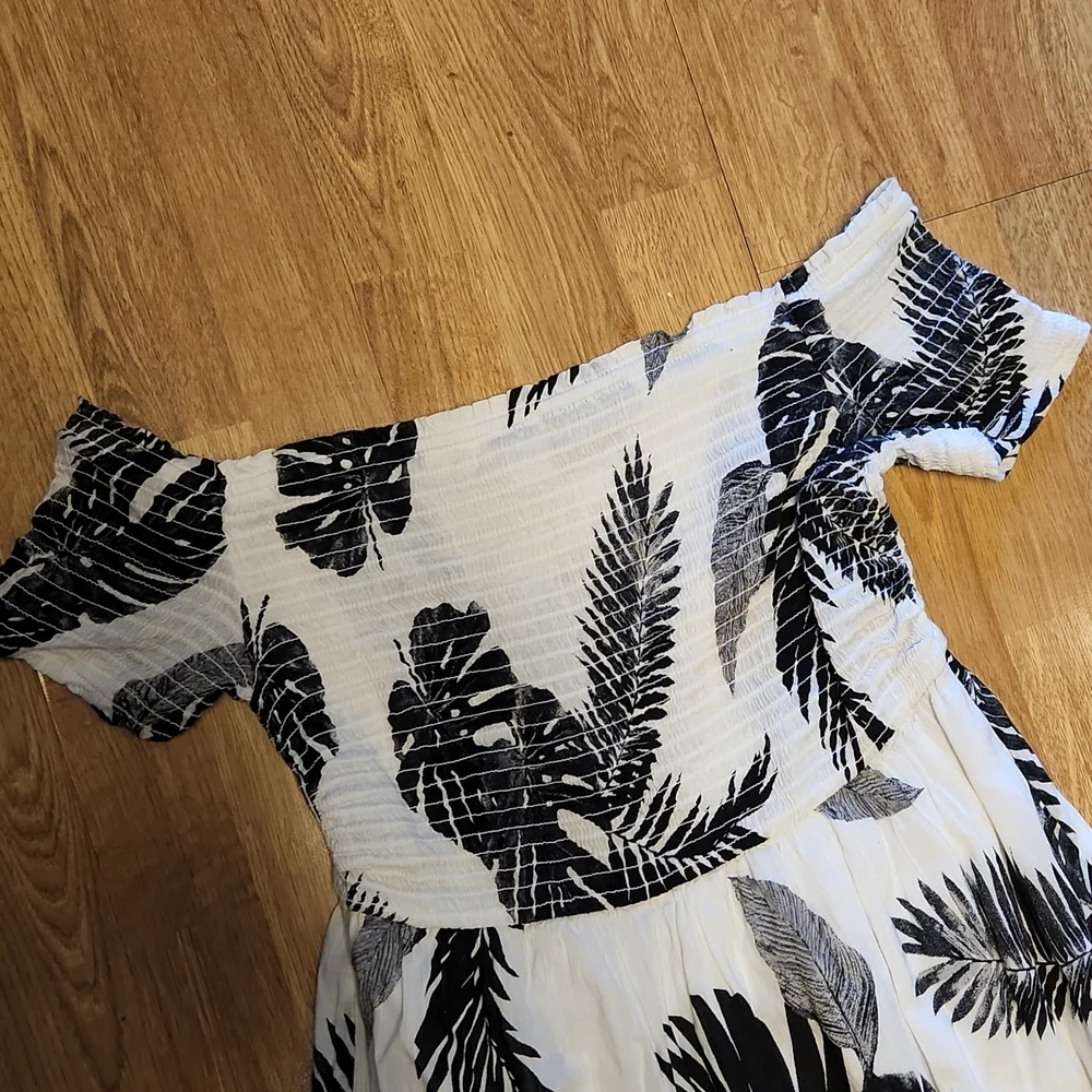 Old Navy palm leaf smocked dress sz small - Picture 2 of 3